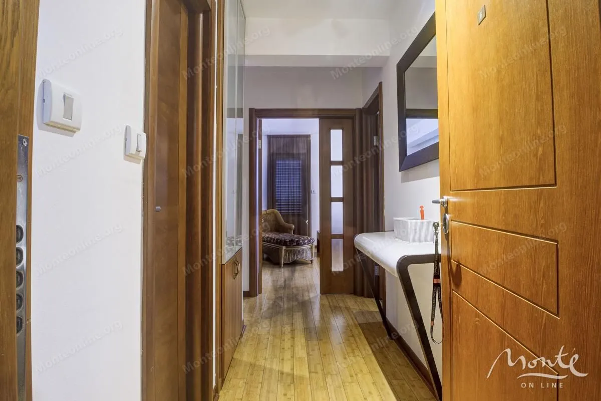 Sale, two bedroom apartment, 80m², Maine, Budva