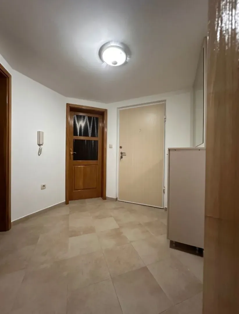 Izdavanje, dvosoban stan, 62m², Đenovići, Herceg Novi