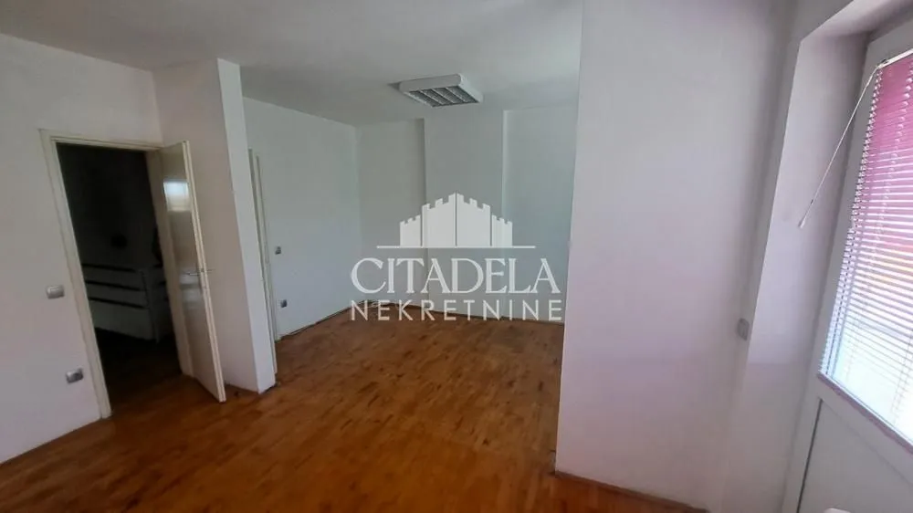 Izdavanje, kuća, 200m², Čukarica, Beograd