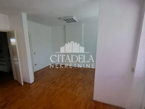 Rent, house, 200m², Čukarica, Beograd - image 7
