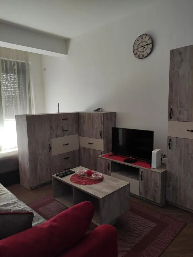 Izdavanje, jednosoban stan, 43m², Centar, Niš