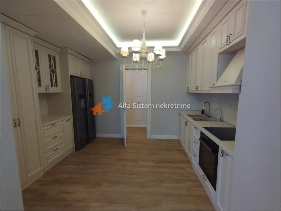 Izdavanje, stan, 215m², Savski Venac, Beograd