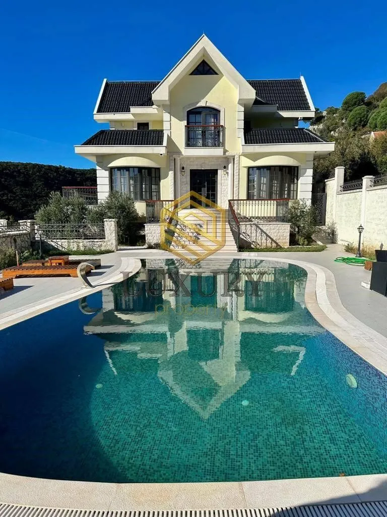 Prodaja, kuća, 400m², Centar, Budva