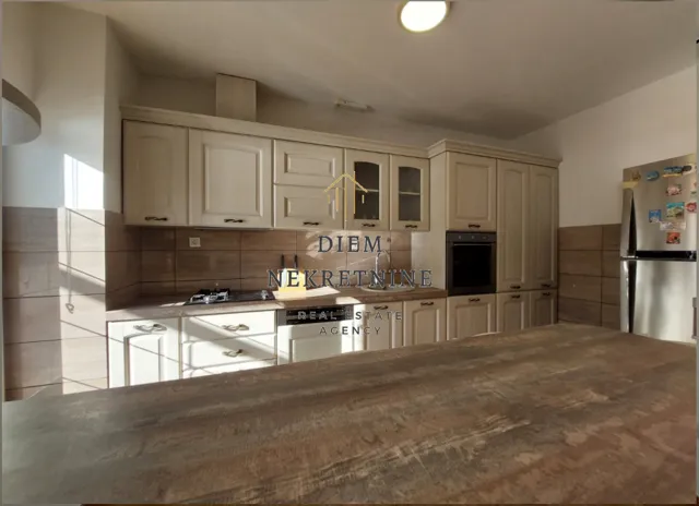 Rent, three bedroom apartment, 130m², Dobrota, Kotor