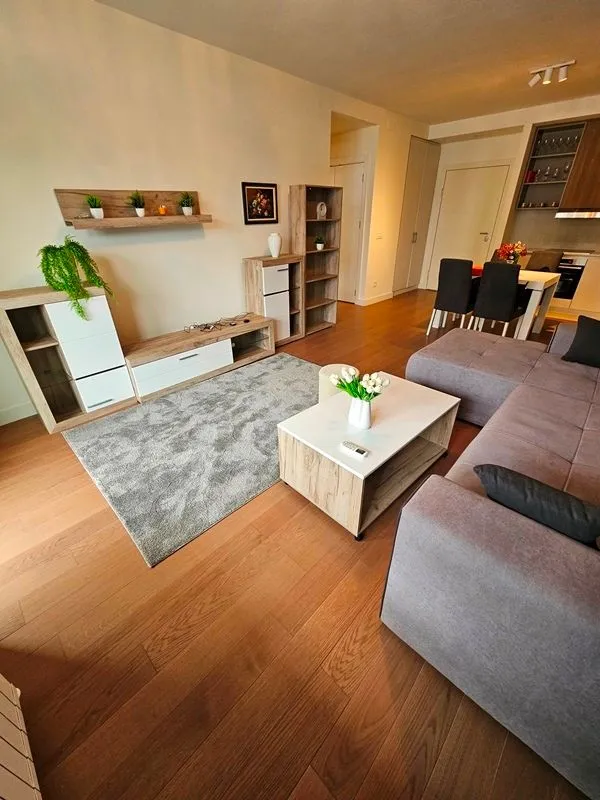 Izdavanje, dvosoban stan, 58m², Savski Venac, Beograd