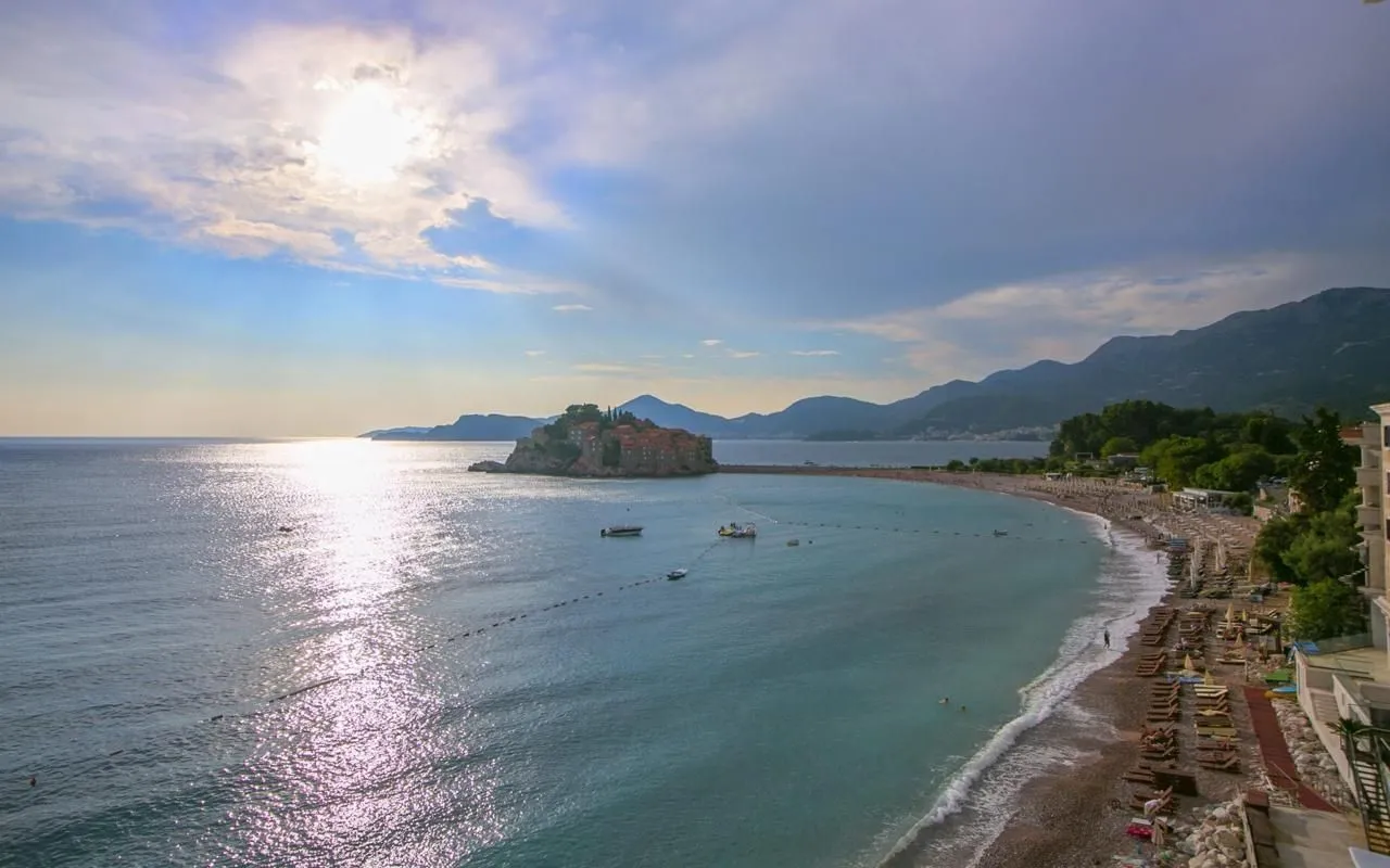 Sale, three bedroom apartment, 90m², Sveti Stefan, Budva