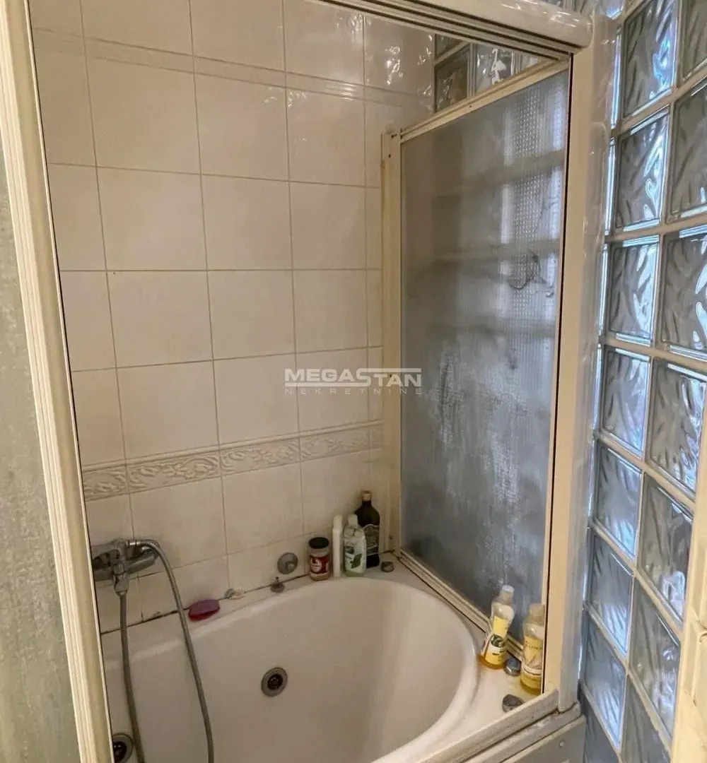 Prodaja, trosoban stan, 76m², Vračar Sve Podlokacije, Beograd
