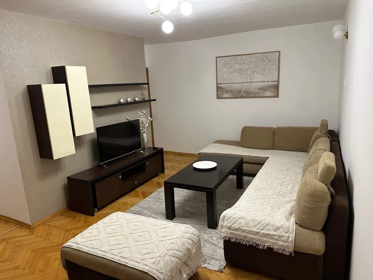Izdavanje, dvosoban stan, 80m², Momišići, Podgorica
