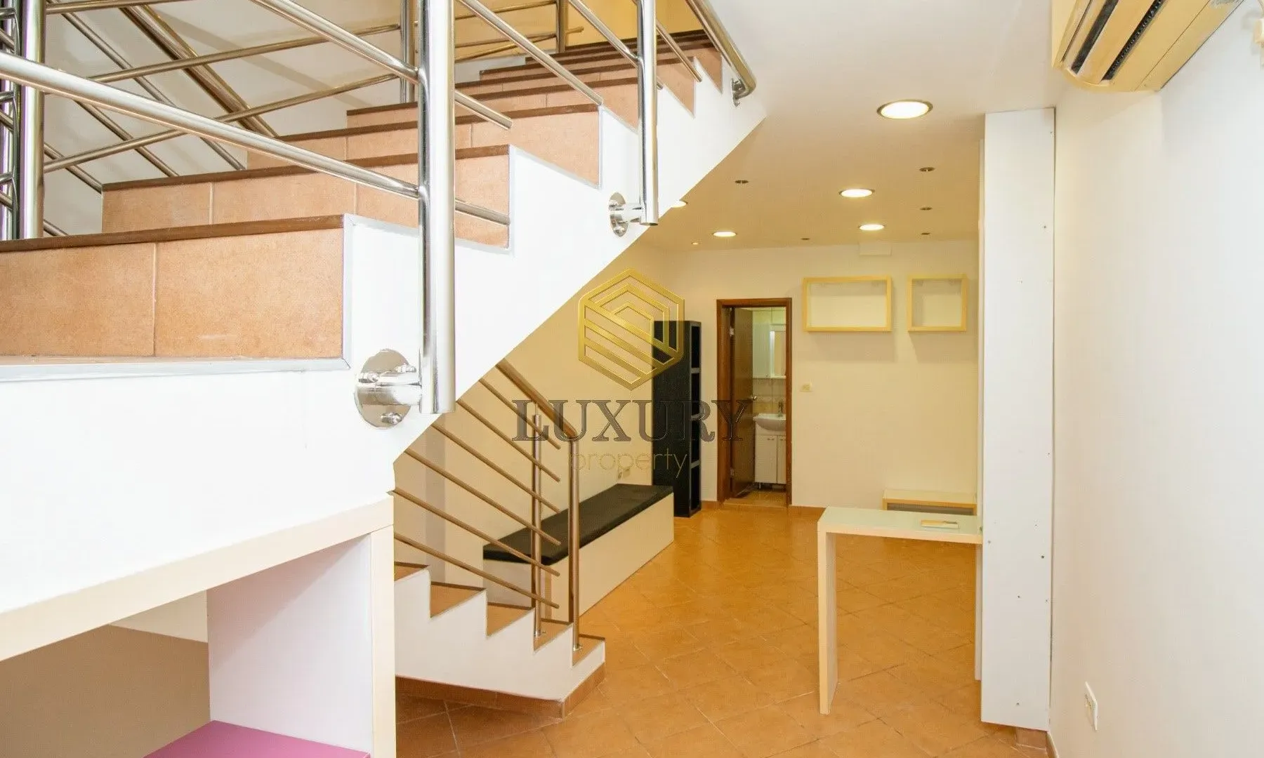Izdavanje, poslovni prostor, 46m², Centar, Podgorica