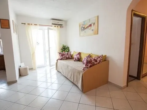Sale, two bedroom apartment, 60m², Centar, Budva - image 1
