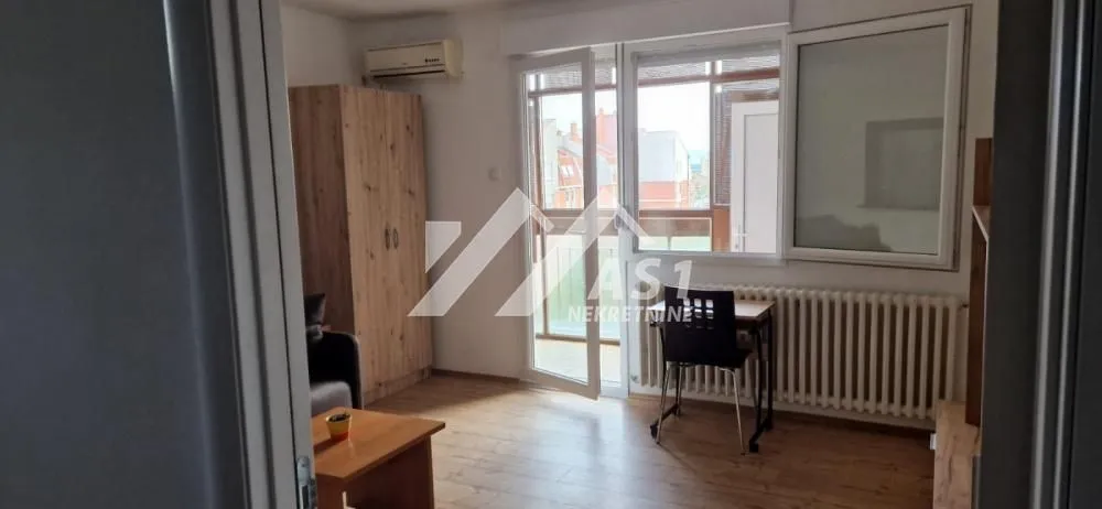 Izdavanje, jednosoban stan, 33m², Bulevar Oslobodjenja, Novi Sad Sve Podlokacije