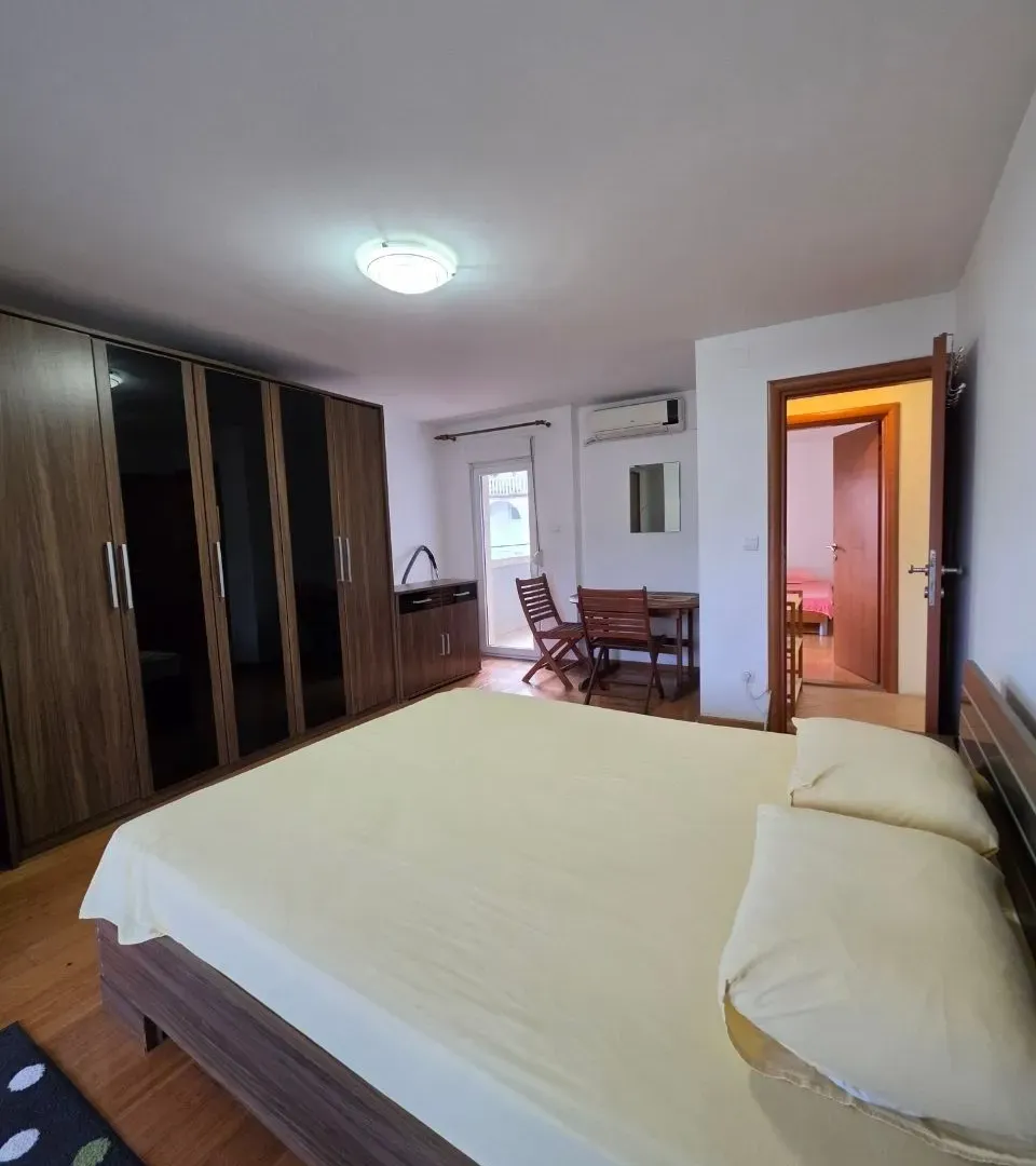 Izdavanje, dvosoban stan, 95m², Gospoština, Budva