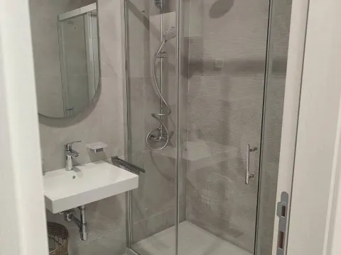 Izdavanje, jednosoban stan, 50m², Central Point, Podgorica - image 8