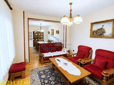 Prodaja, kuća, 212m², Centar, Inđija - image 2