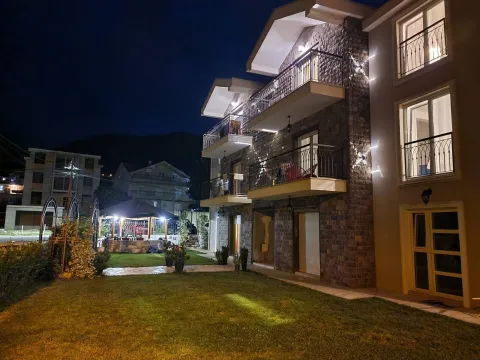 Prodaja, kuća, 480m², Tivat, Crna Gora - image 1