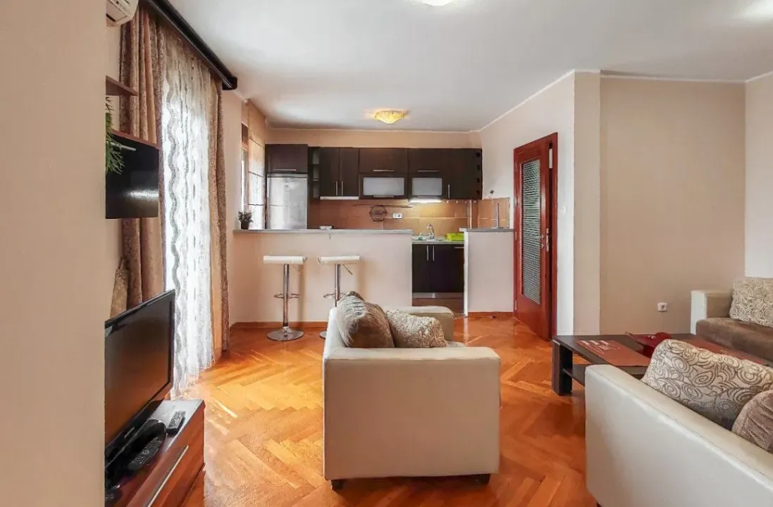 Izdavanje, trosoban stan, 75m², Budva, Crna Gora