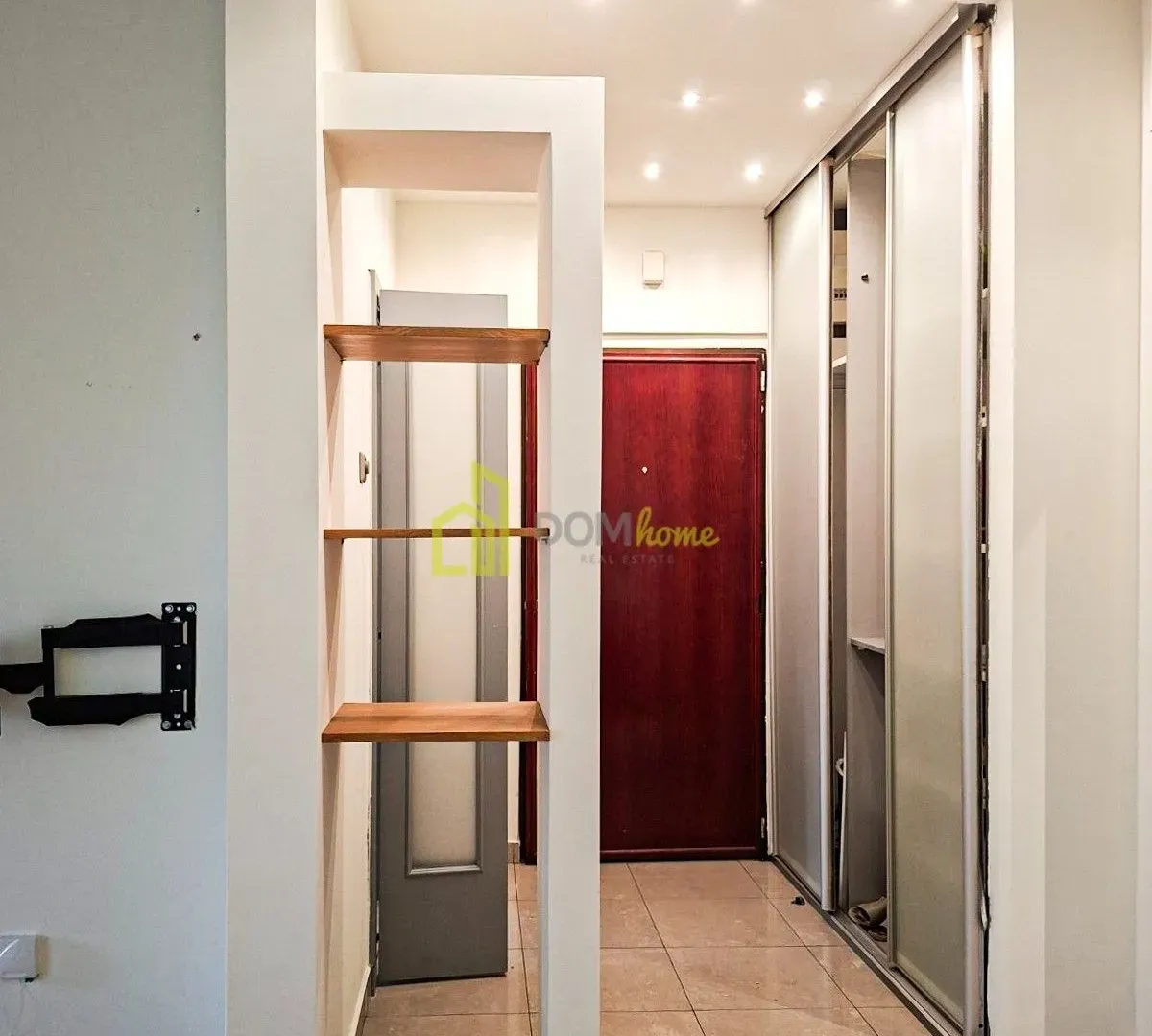 Izdavanje, trosoban stan, 108m², Malo Brdo, Podgorica