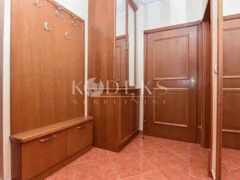 Izdavanje, dvosoban stan, 75m², Stara Varoš, Podgorica - image 35