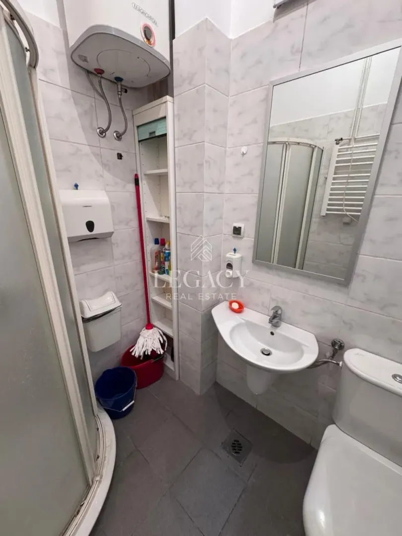 Izdavanje, poslovni prostor, 64m², Južni Bulevar, Vračar Sve Podlokacije