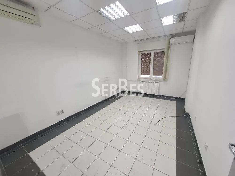 Rent, office space, 400m², Bulevar Oslobodjenja, Novi Sad Sve Podlokacije