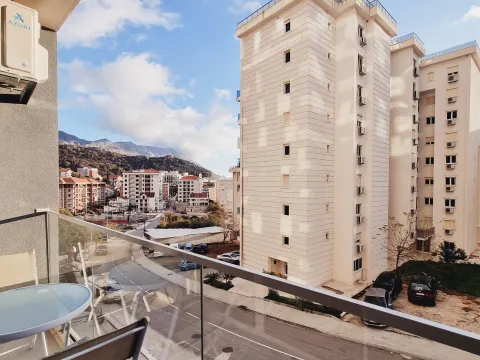 Izdavanje, jednosoban stan, 49m², Bečići, Budva - image 2