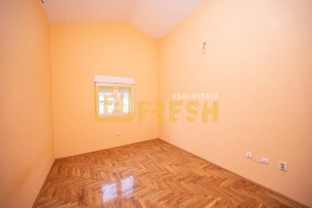 Sale, house, 204m², Rogami, Podgorica