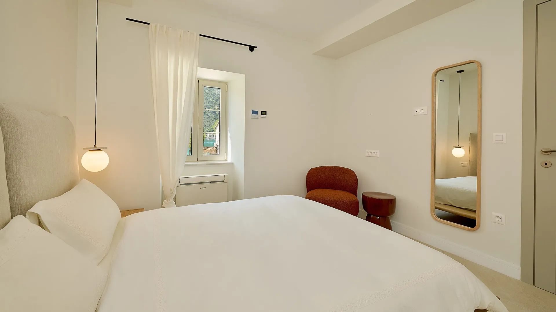 Izdavanje, kuća, 200m², Dobrota, Kotor