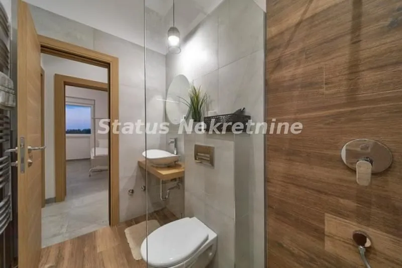 Izdavanje, kuća, 310m², Sremski Karlovci, Novi Sad