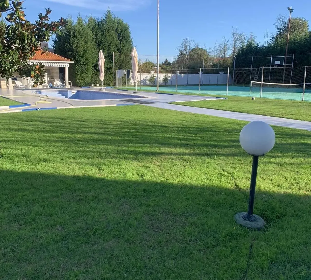 Sale, house, 930m², Tološi, Podgorica