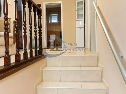 Prodaja, kuća, 190m², Centar, Inđija - image 17