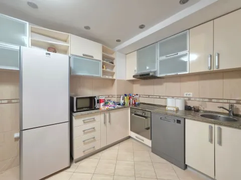 Rent, two bedroom apartment, 86m², Budva, Crna Gora - image 5