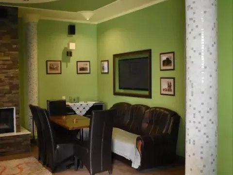 Izdavanje,  kuća, 250m2, Petrovaradin, Novi Sad