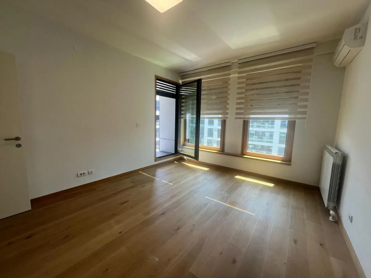 Izdavanje, trosoban stan, 112m², Savski Venac, Beograd