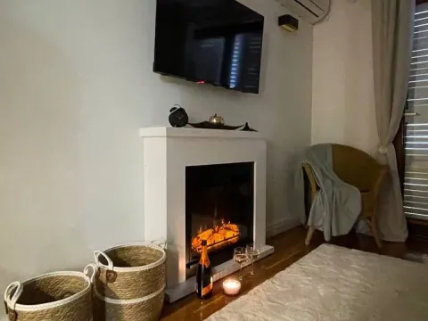 Rent, one bedroom apartment, 42m², Stari Grad, Budva - image 11