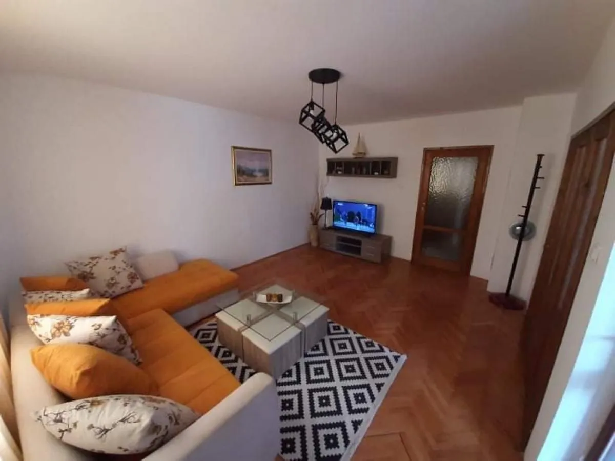 Rent, one bedroom apartment, 63m², Tivat, Crna Gora