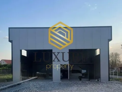 Poslovni prostor in Zeta