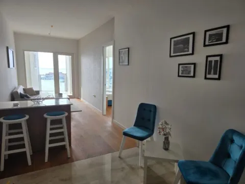 Izdavanje, dvosoban stan, 73m², Budva, Crna Gora