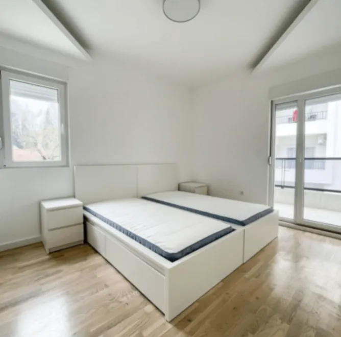 Izdavanje, dvosoban stan, 68m², Centar, Podgorica