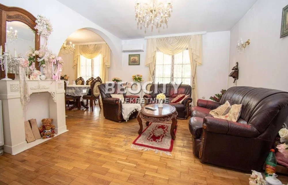 Prodaja, kuća, 186m², Novi Grad, Subotica