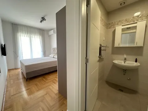 Rent, four bedroom apartment, 129m², Bečići, Budva - image 12