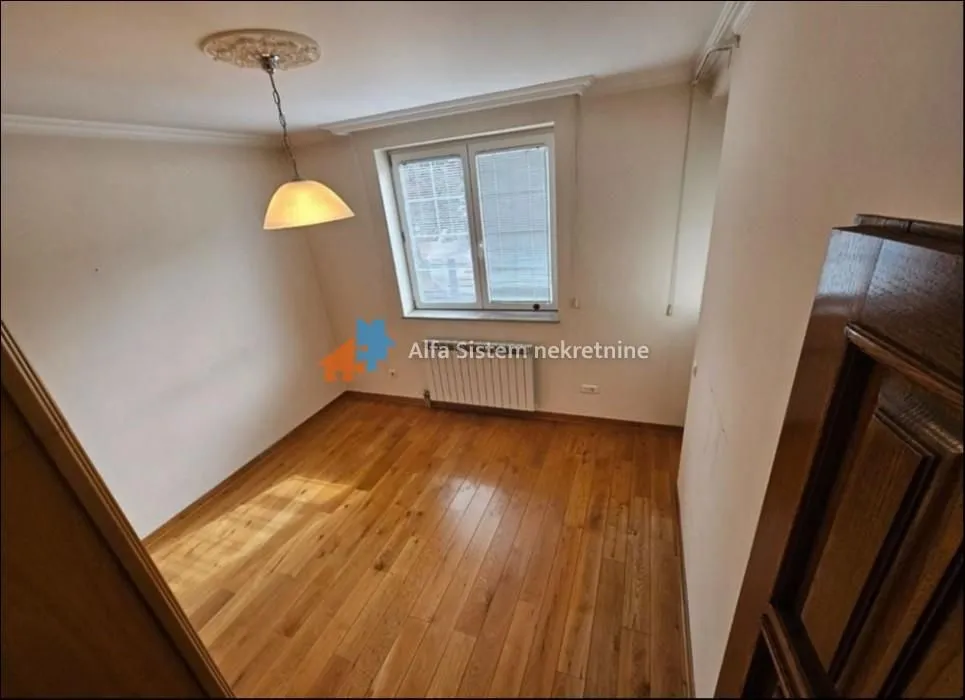 Rent, four bedroom apartment, 120m², Savski Venac, Beograd