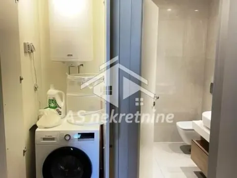 Izdavanje, trosoban stan, 90m², Savski Venac, Beograd - image 15