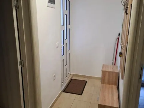 Izdavanje, dvosoban stan, 65m², Tološi, Podgorica - image 3