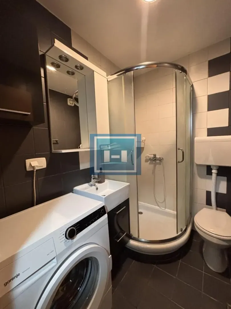 Izdavanje, jednosoban stan, 42m², Centar, Jagodina