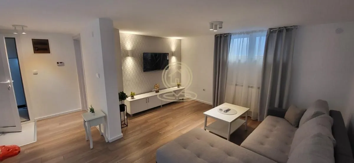 Rent, two bedroom apartment, 50m², Južni Bulevar, Vračar Sve Podlokacije