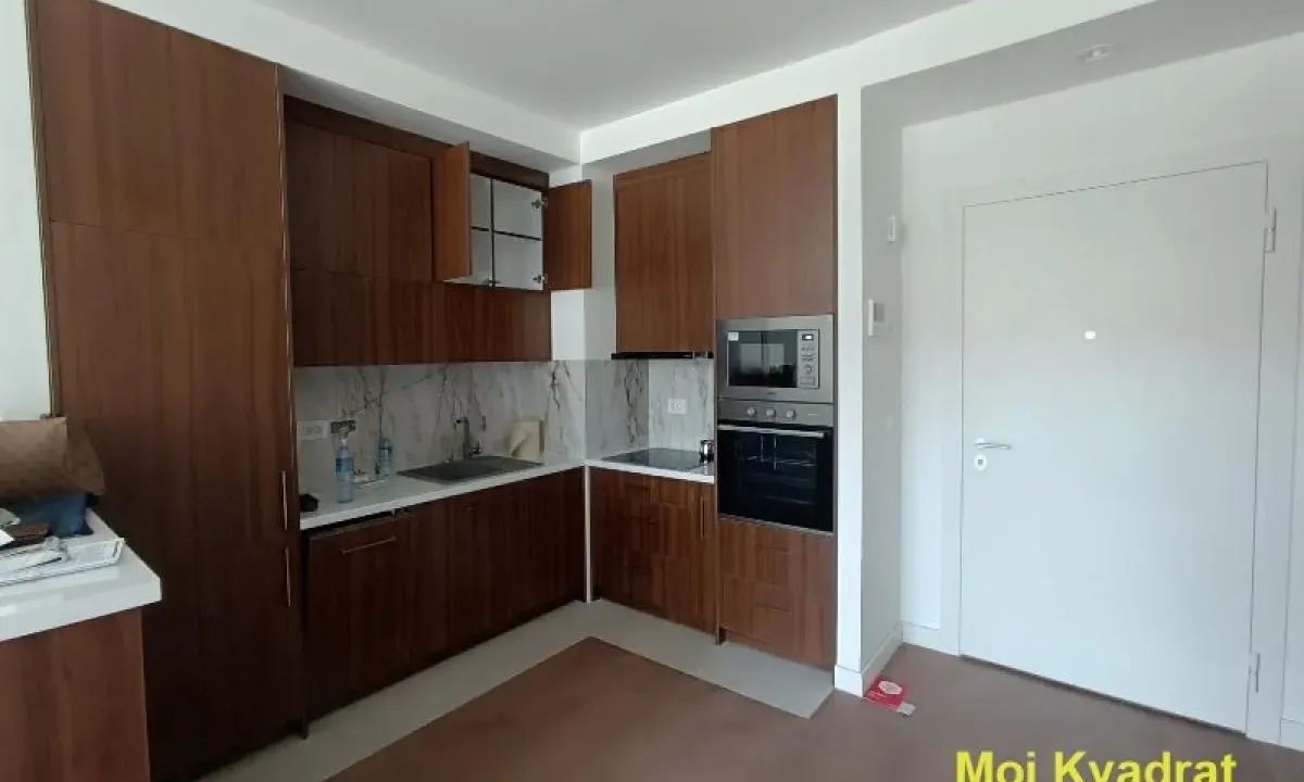Izdavanje, trosoban stan, 72m², Savski Venac, Beograd