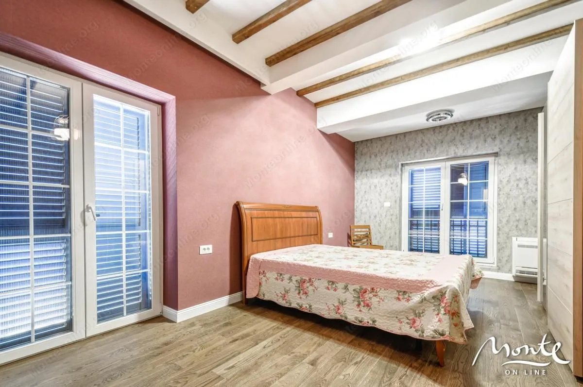 Prodaja, kuća, 240m², Tivat, Crna Gora