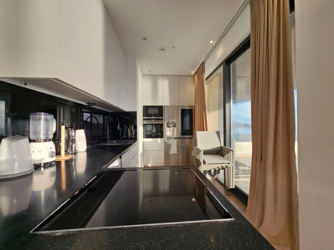 Prodaja, trosoban stan, 200m², Rafailovići, Budva