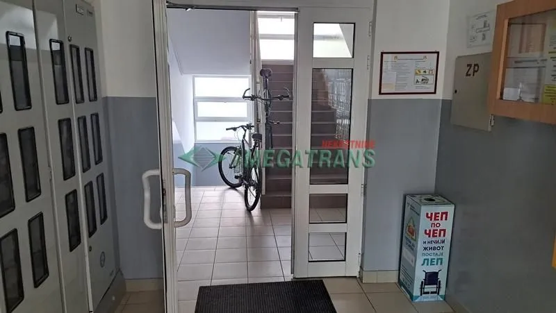 Izdavanje, dvosoban stan, 42m², Centar, Novi Sad