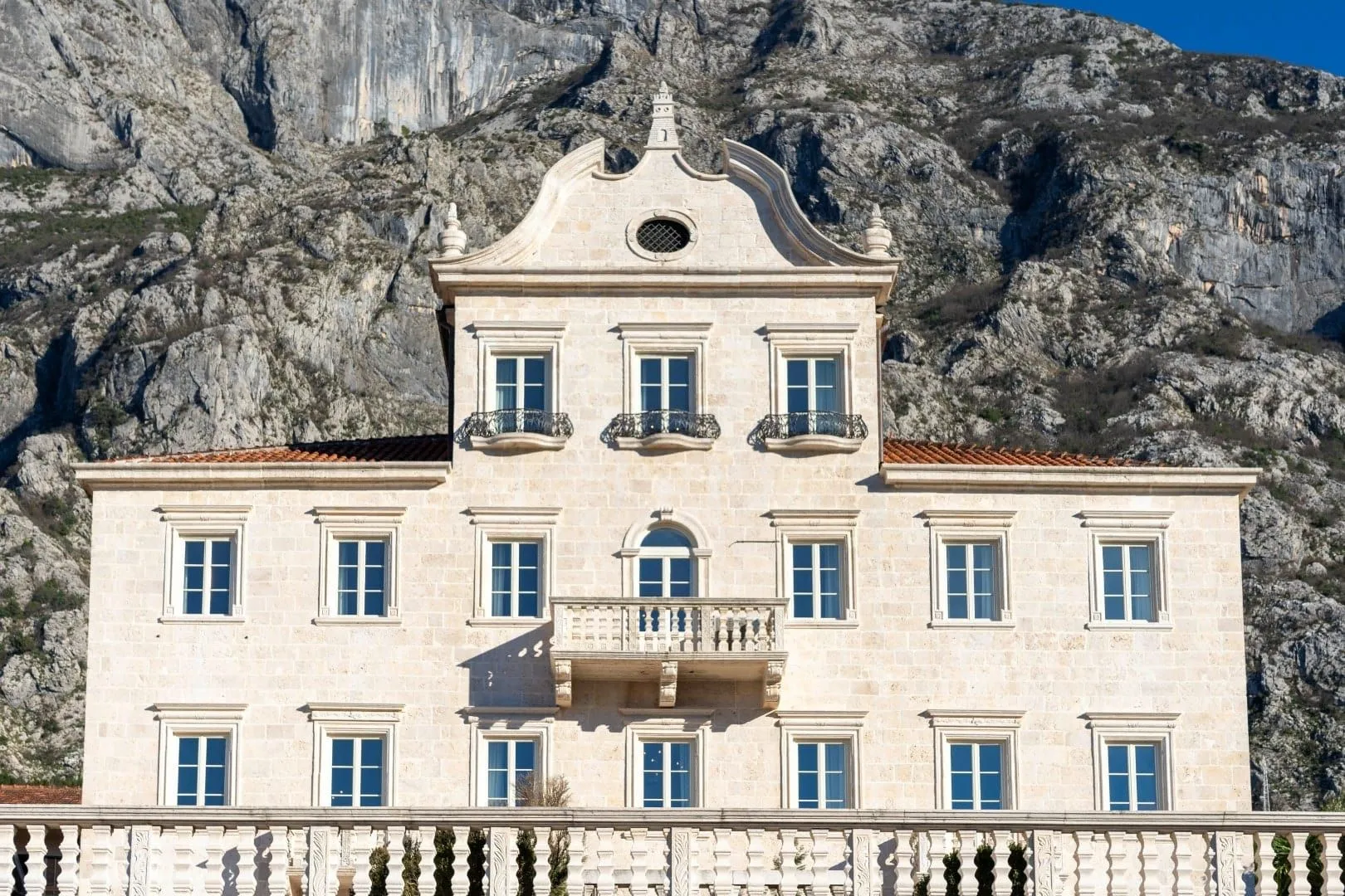 Sale, house, 1100m², Dobrota, Kotor